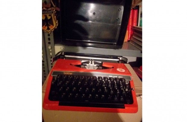 Brother márkájú, nosztalgiát ébresztő, működő írógép
