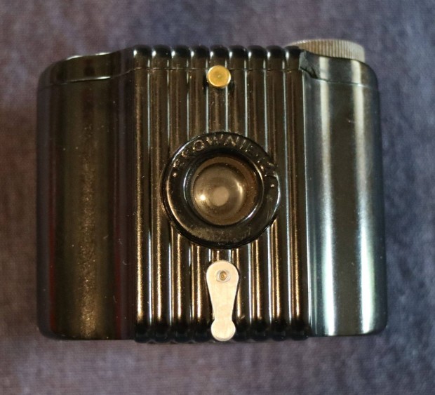 Brownie Kodak rgi fnykpezgp az 50-es vekbl, tokjval