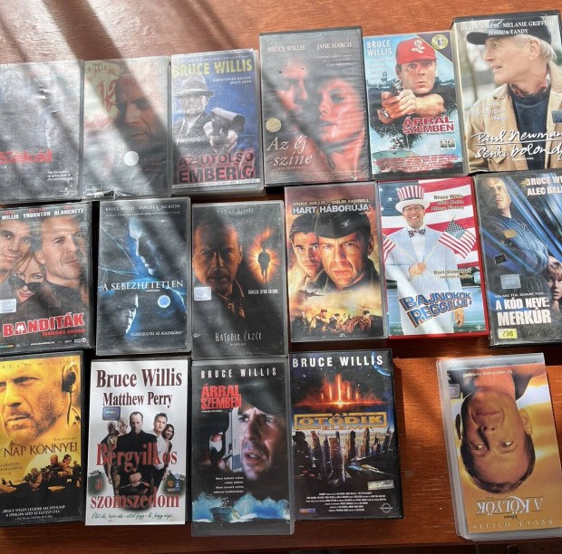 Bruce Willis vhs pakk egyben.