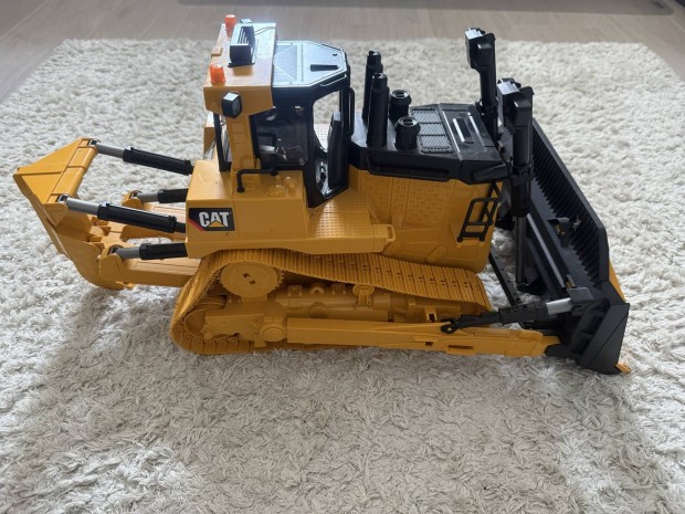 Bruder 2045 Caterpillar dózer, hibátlan