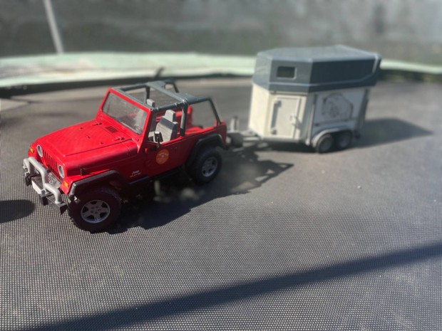 Bruder Jeep + lószállító utánfutó