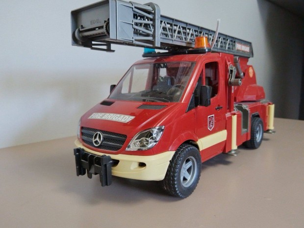 Bruder Mercedes-Benz Sprinter tzoltaut