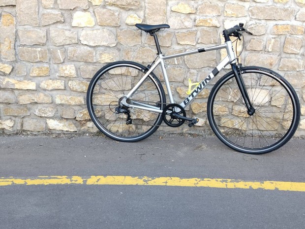 Btwin Triban 100 Fitness Bike gyors és kényelmes, M-es