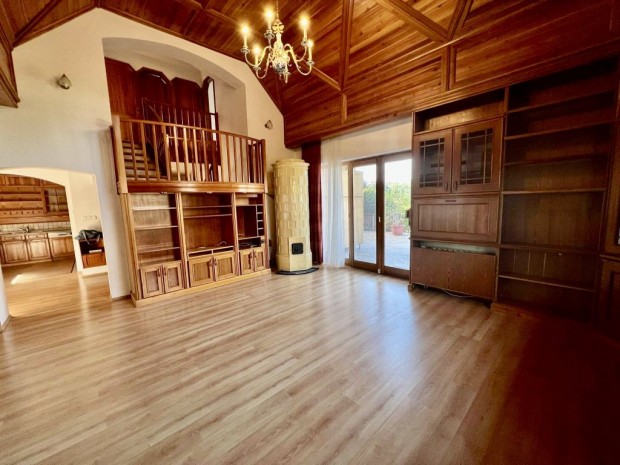 Budakeszi, Makkosi utca, 313 m2-es, csal�di h�z, 4+1 szob�s