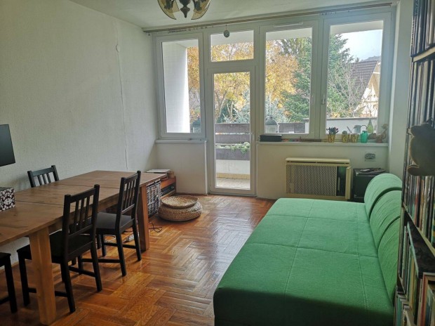 Budakeszi csúsztatott zsalus lakas