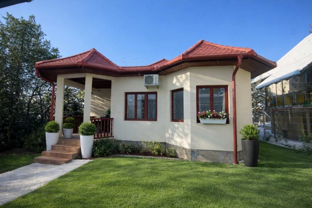 Budakeszin elad� egy k�tgener�ci�s csal�di h�z, k�l�n�ll�