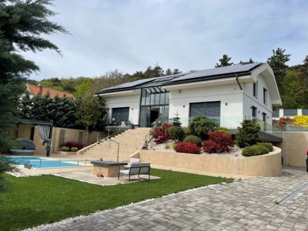 Budaörs, Csiki utca, 380 m2-es, családi ház, 6 szobás, extrán