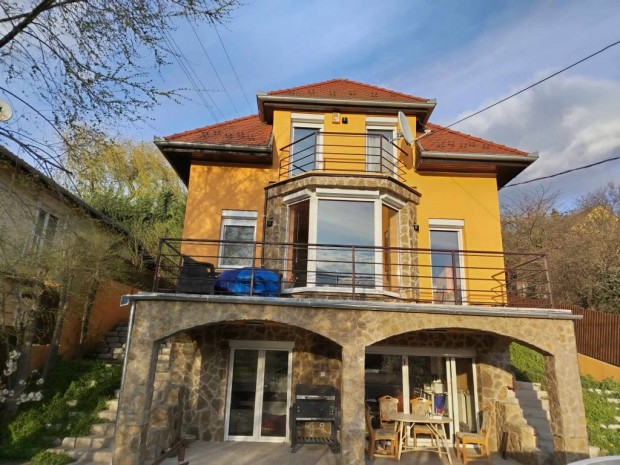 Budaörs, Muskátli utca, 164 m2-es, 3 generációs, családi ház, 6 szobás