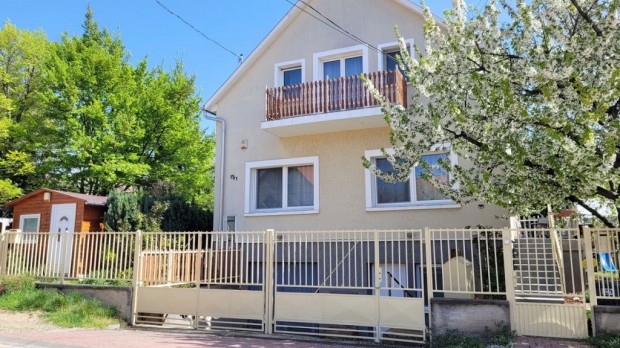 Budaörs, Széles utca környékén, 240 m2-es, 3 generációs, családi ház