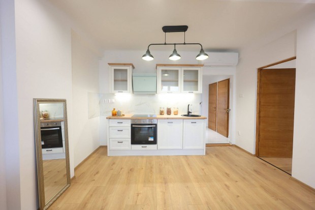 Budapest 14, T�r�k�r / t�rsash�zi lak�s / t�gla / 4 szoba / 69 m