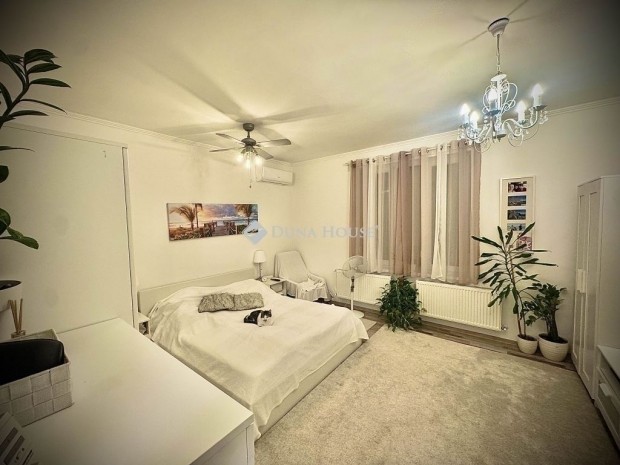 Budapest 17. ker. Fel�j�tott csal�di h�z csendes utc�ban