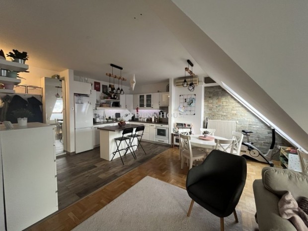 Budapest 4. ker.i elad� 74 nm-es lak�s