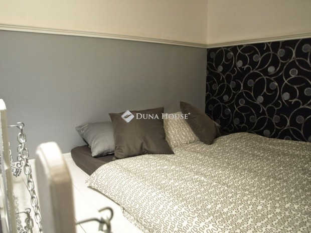 Budapest 7. ker. Ak�cfa utca csendes lak�s b�torozva elad�