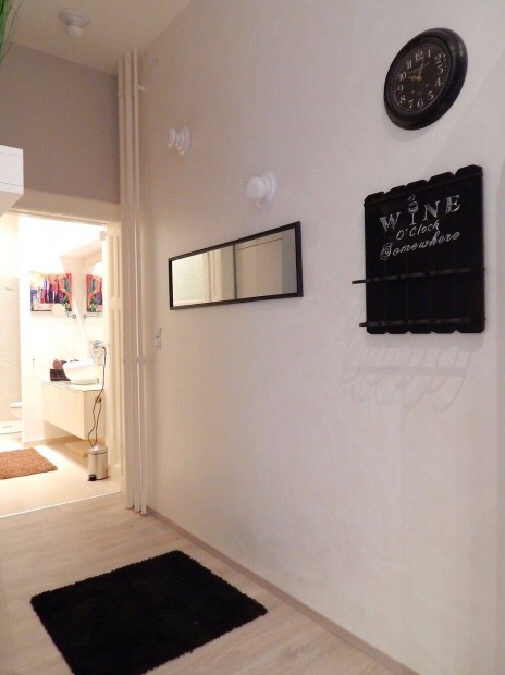 Budapest V. ker. Pet�fi u. 3. em. 45 m2 fel�j�tott lak�s kiad�