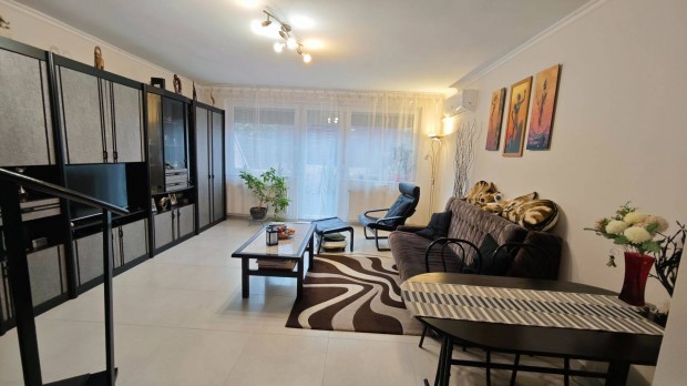 Budapest XVIII. ker�let, Gloriett-telep 135m2, 3 szintes sorh�z