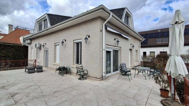 Budapest XVI. ker�letben 6 szob�s kertes csal�di h�z kiad�