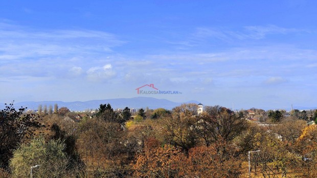 Budapest XV. 3 szob�s, fel�j�tott, erk�lyes, panor�m�s lak�s elad�!