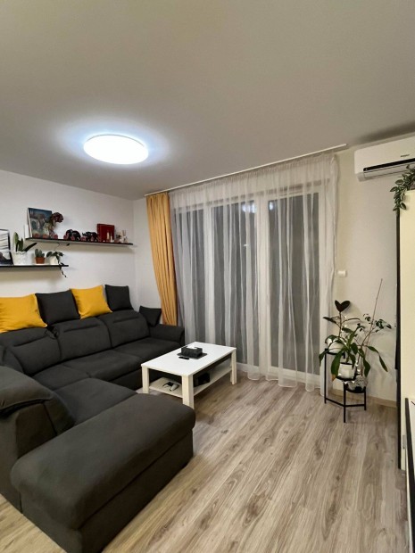 Budapest belv�ros�ban a Corvin s�t�nyon �j �p�t�s� lak�s gar�zzsal kia