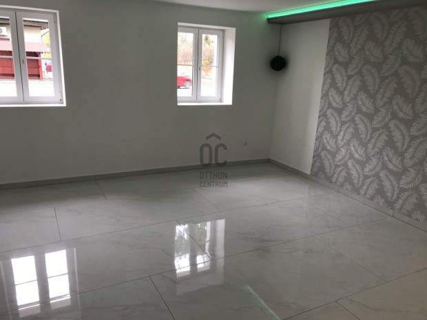 Budapest k�zeli kett�gener�ci�s h�z rekl�m �ron!!!