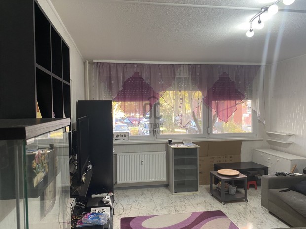 Budapesten,  a 14. ker�letben, k�zel az �rs Vez�r t�rhez magasf�ldszin