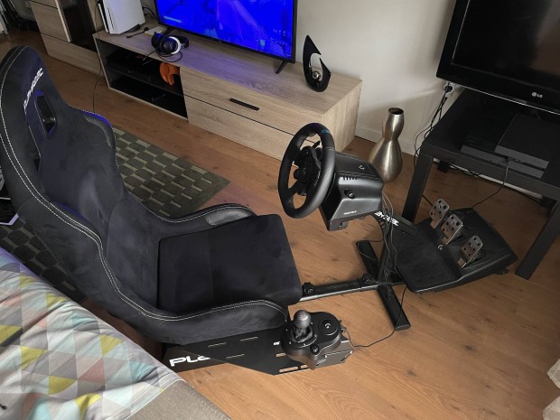 Budget sim ,logitec g923 playseat evo alcantara ps4 ps5  pc