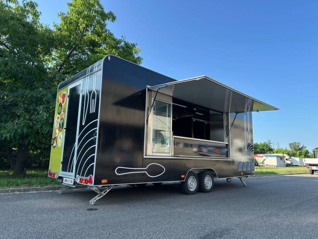 Bfkocsi Foodtruck Berendezssel 6.2m 2.5t / XXL /