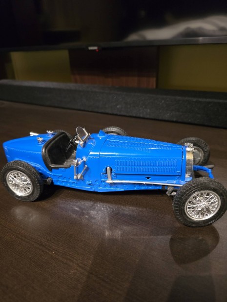 Bugatti Type modellaut 1:18