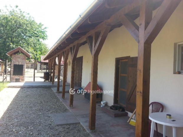 Bugyii 230 nm-es h�z elad�