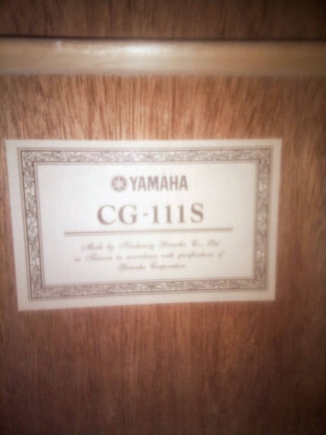 Building of Yamaha Taiwan Instruments damilhros 4/4 gitr 