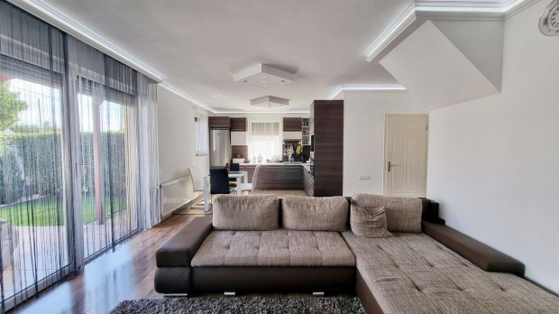 Bujtosi-T� K�zel�ben elad� 3,5 szob�s, ig�nyes ikerh�z!