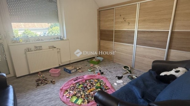 B�ki elad� 202 nm-es h�z