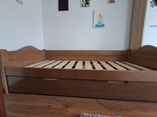 Bükkfa ágy ágyneműtartóval