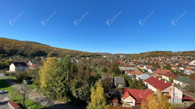 Bkki panorms 2,5 szobs trsashzi laks a Cska utcban elad