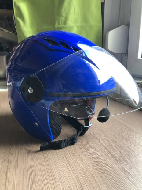 Bukósisakok Motowell és sisakbeszélő/headset 6 Riders Interphone