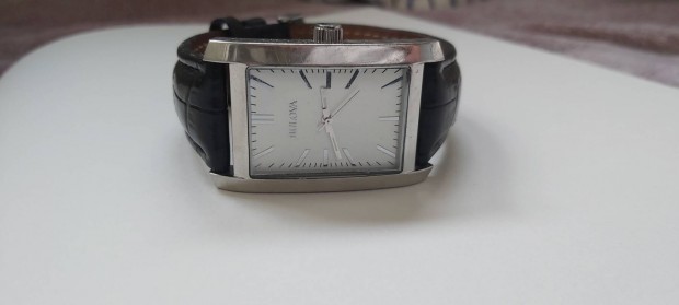 Bulova Watch leather strap new battery