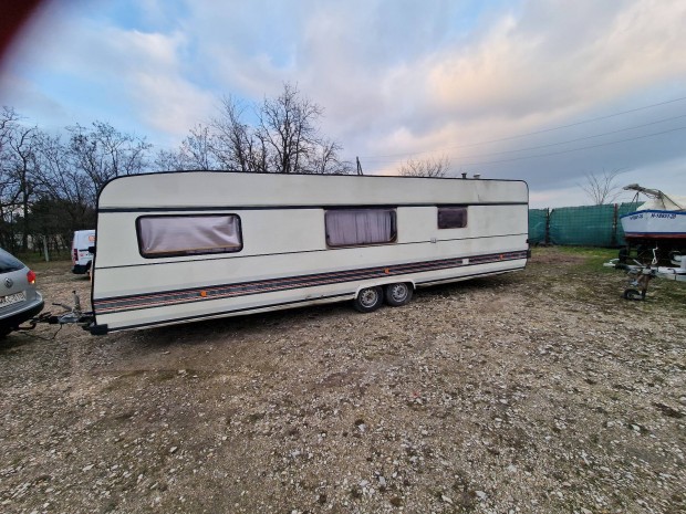 Buntsner 800 �sszkomfortos lakokocsi telepitessel szallitva is