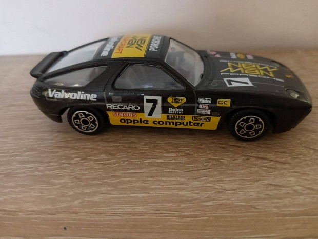 Burago 1/43 - Porsche 928