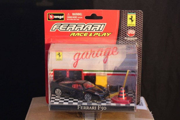 Burago Ferrari Race & Play garage szria 1/43 (bontatlan)