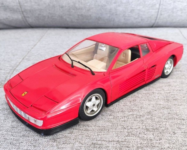 Burago Ferrari Testarossa (1984) 1:18