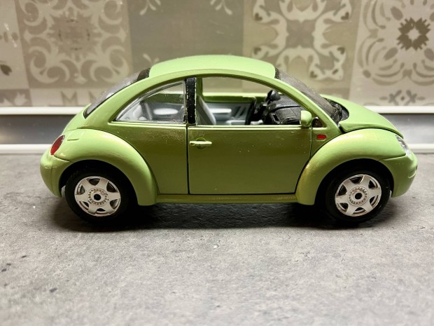 Burago Volkswagen New Beetle (1998) 1/24 Made in Italy