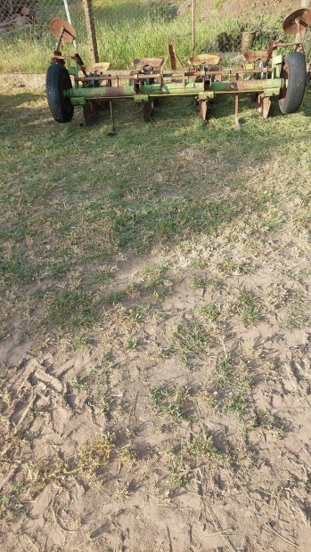 Burgonya vet�g�p elad�