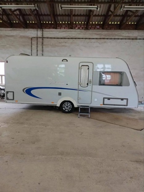 Brstner Belcanto 465 TS lakkocsi
