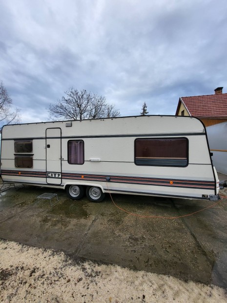 Brstner City nagymret lakkocsi 