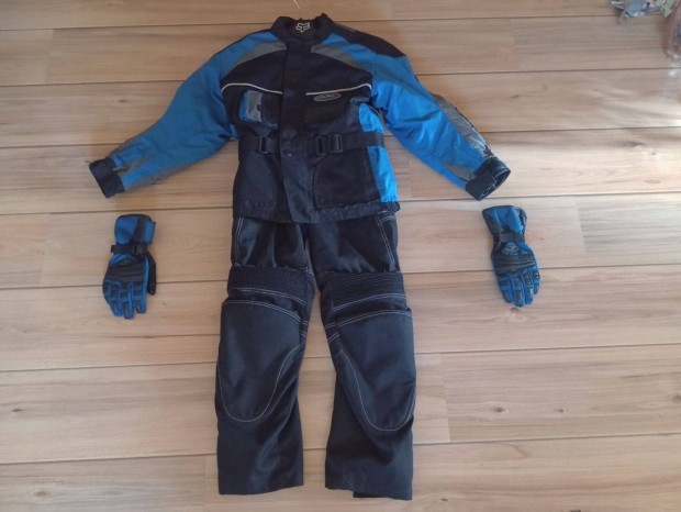 B�se gyerek motoros k�tr�szes ruha.Polo keszty�vel