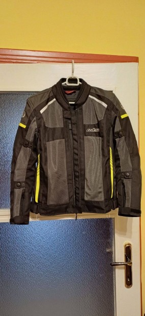 B�se n�i motoros kab�t S-es Szinte �j