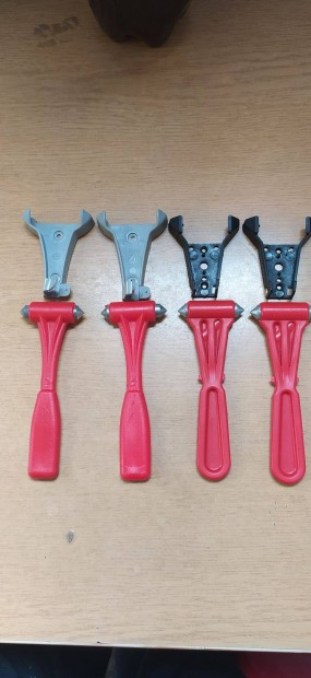 Busz �vegt�r� kalap�cs tart�val Ikarus