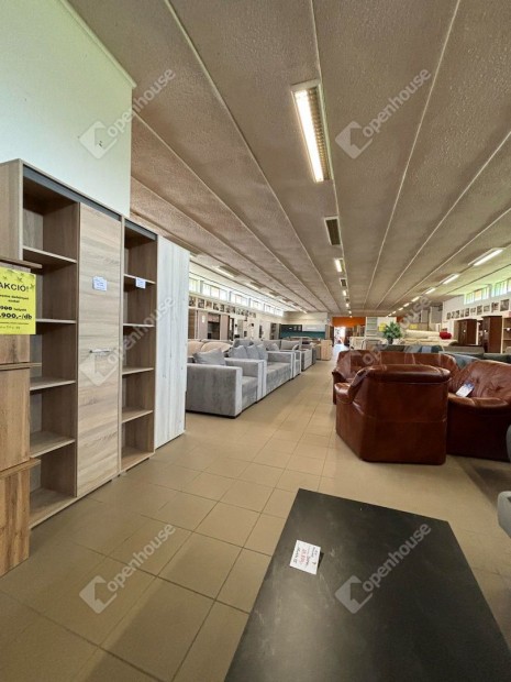 B�tor �ruh�zk�nt m�k�d� Ipari ingatlan elad�