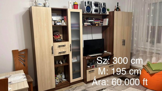 B�torok: kab�t fogas, �r�asztal, szekr�ny, nappali b�tor