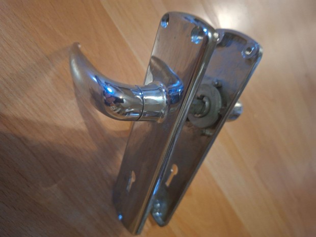 B�torz�r fi�k z�r, ajt� z�r, kilincs