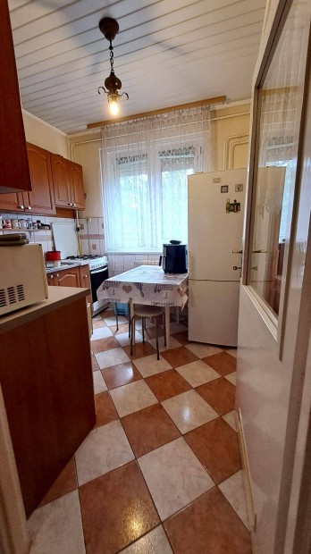 Búzatéri Piachoz Közel Eladó Egy 1.Emeleti 3 Szobás Lakásgarázzsal KER